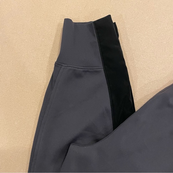 Women’s Athleta Venice Velvet Stripe Jogger Black Size Small - Picture 3 of 10